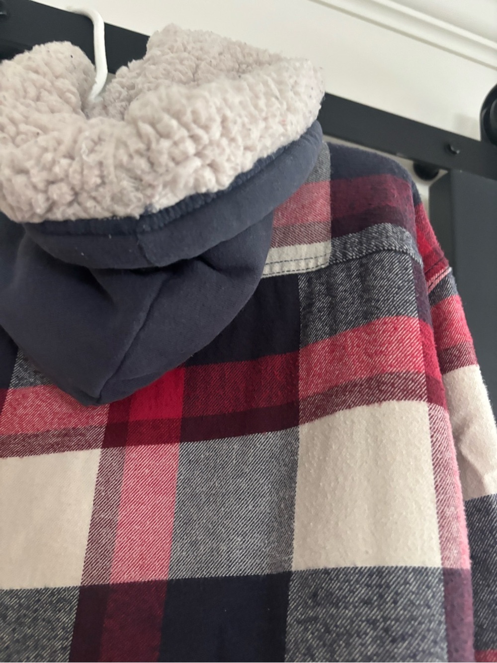 Hollister Red Navy Cream Plaid Sherpa-Lined Hooded Shirt Jacket - Picture 5 of 6